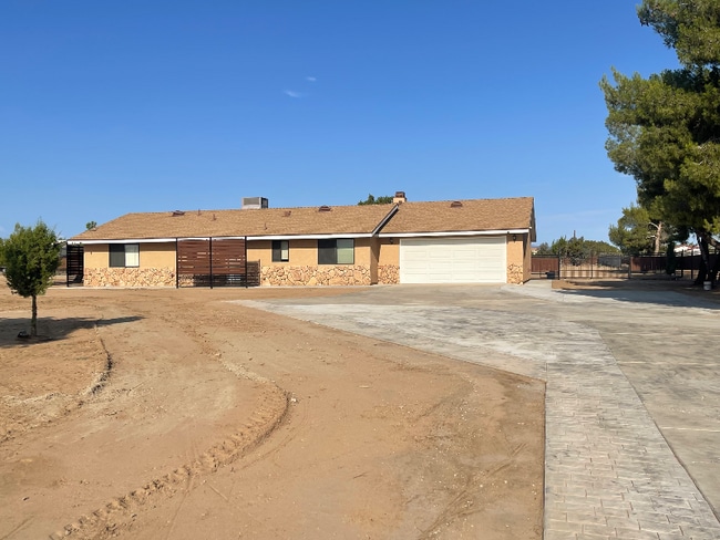 Building Photo - 8560 Oakwood Ave Rental