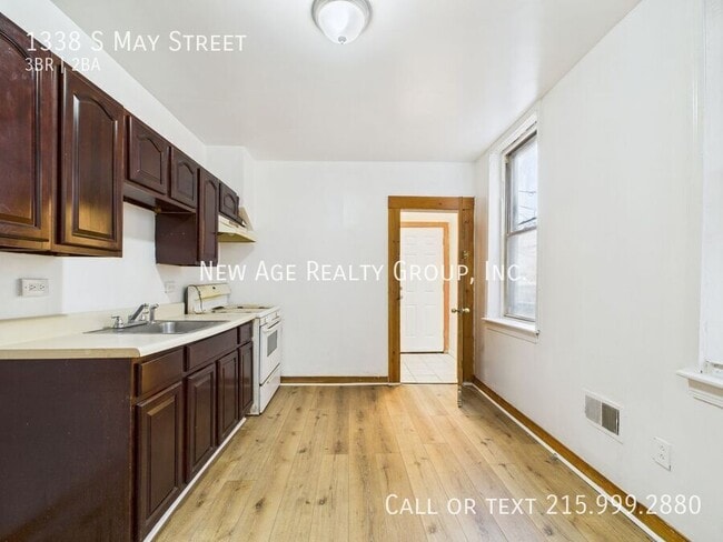 Photo - 1338 S May St