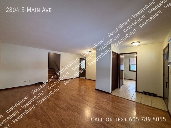 Building Photo - 2804 S Main Ave
