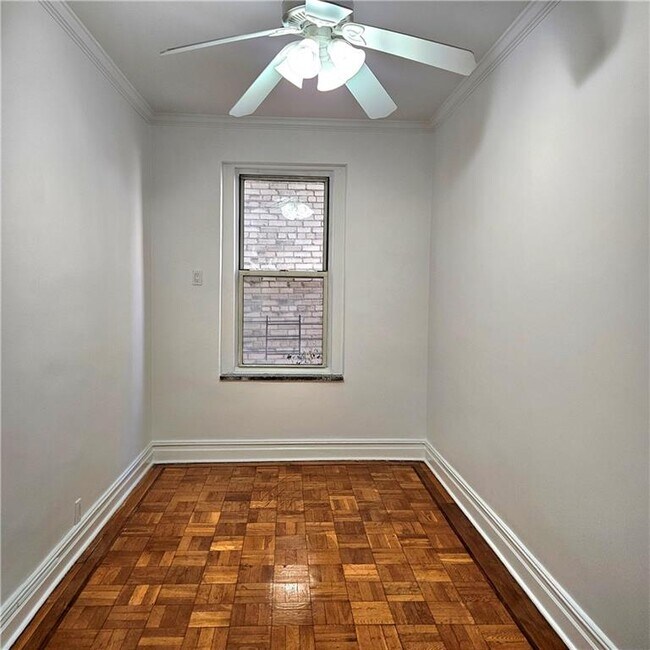 868 E 7th St Unit 3D