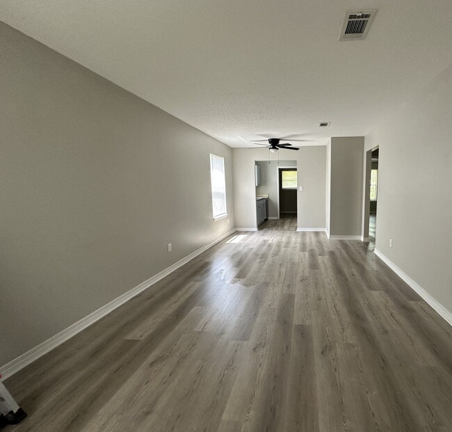 Photo - Renovated 2BR Coastal Apartment in Gulf Breeze – New Granite Counters, LVP Flooring & More! Unidad C