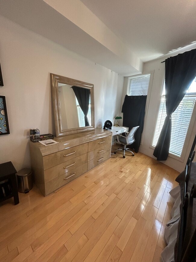 482 King St E Unit Big bright bedroom