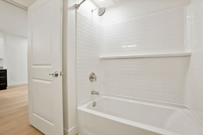 Photo - 2950 Hawthorn Ave Unidad 204-6