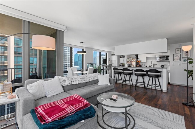 Photo - 2 E Erie St Unidad 3612