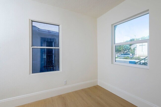 Photo - 914 E Martin Luther King Jr Blvd Unidad 914