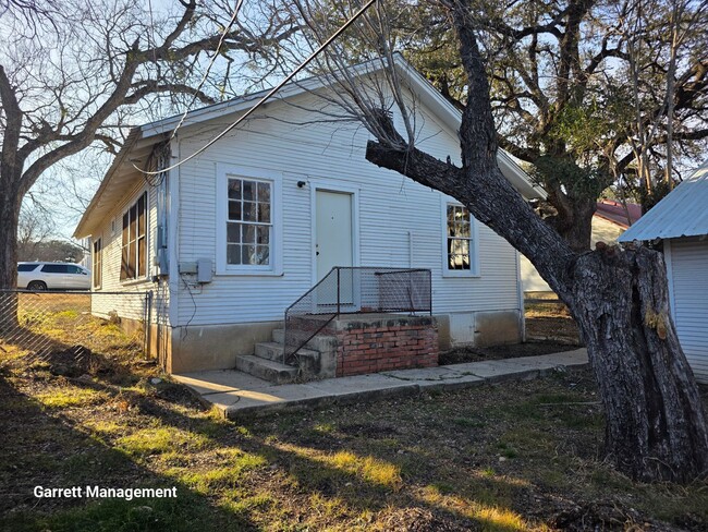 Photo - 2/1 House in Lampasas