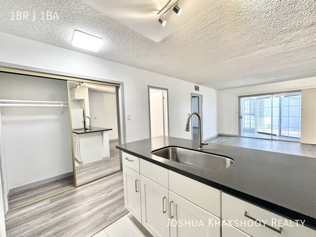 1603 N Poinsettia Pl Unit 115