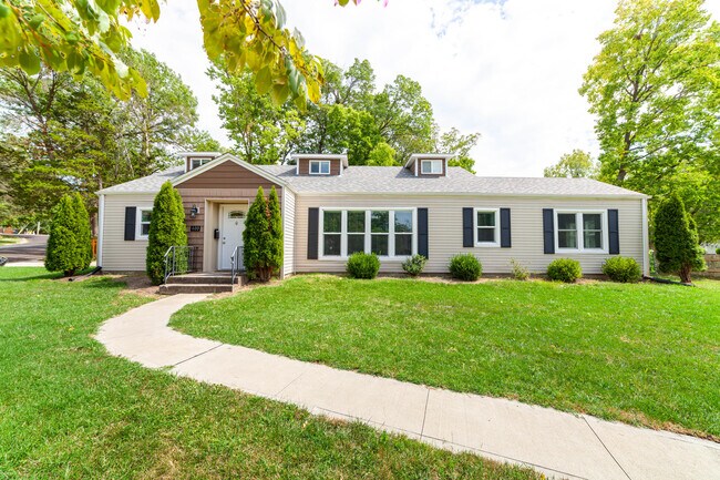 Photo - 400 Crestland Ave House