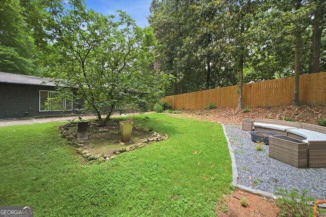 Photo - 546 Allen Rd NE