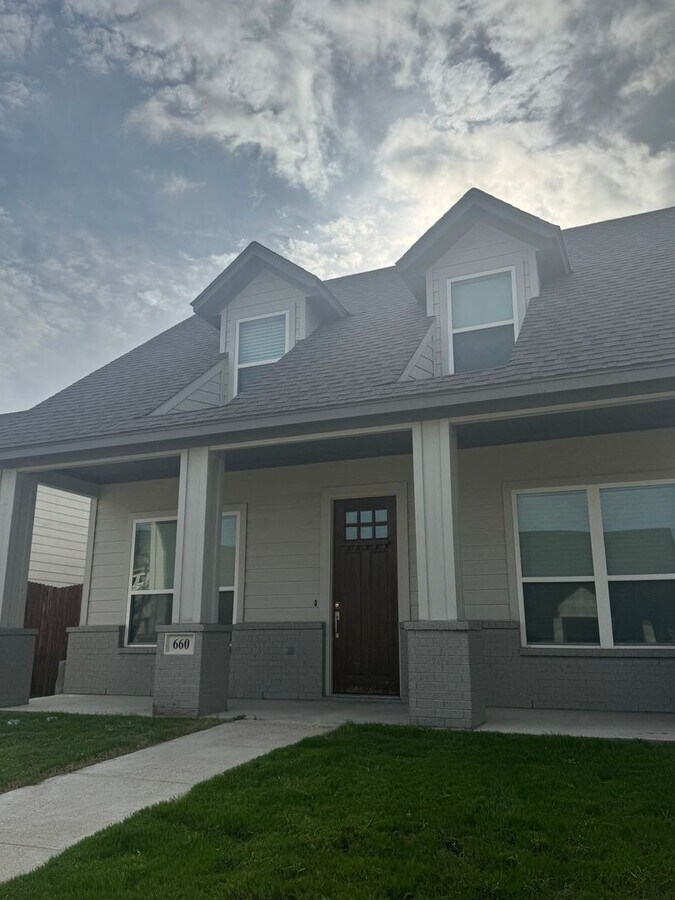 3/2.5 Home in Inviting Neighborhood!! - 3/2.5 Home in Inviting Neighborhood!!
