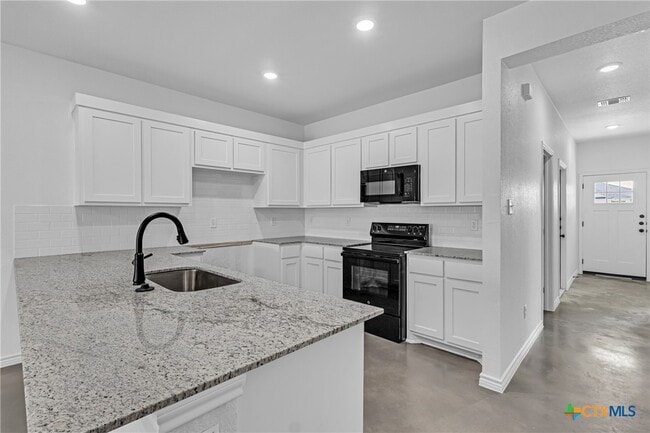 Photo - 905 Smoke Tree Ln