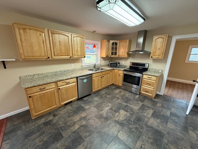 Photo - 204 Orchard Ln