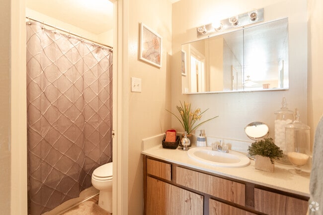 1BR 1BA - 750 SF