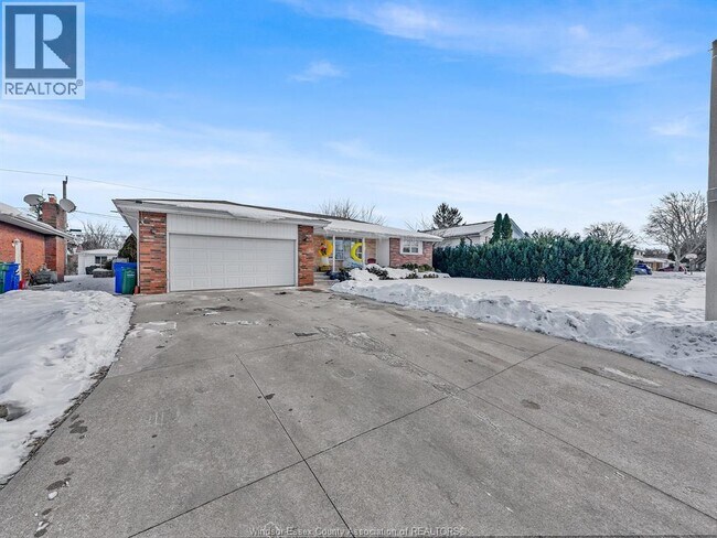 Photo - 2450 McKay Ave