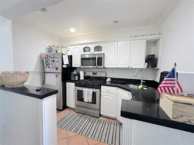 Building Photo - 8600 SW 67th Ave Unit 940