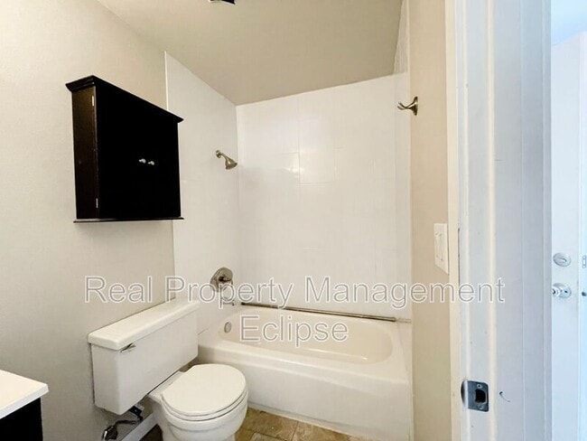 Photo - 321 Bellevue Way SE Unit 406