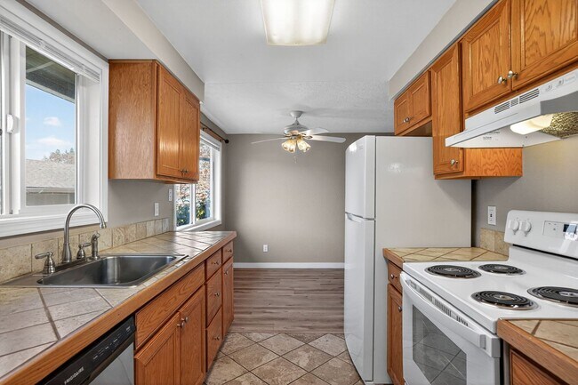 Photo - 207 NW Forest St