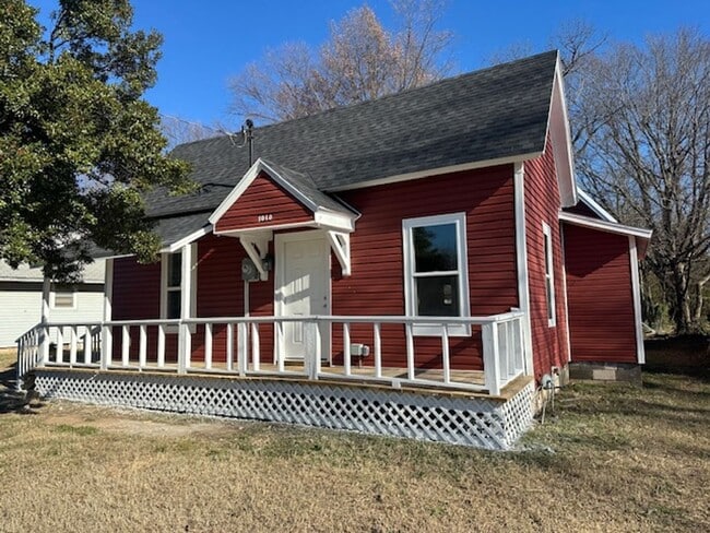 Photo - 5 Bed 3 Bath Springfield, MO