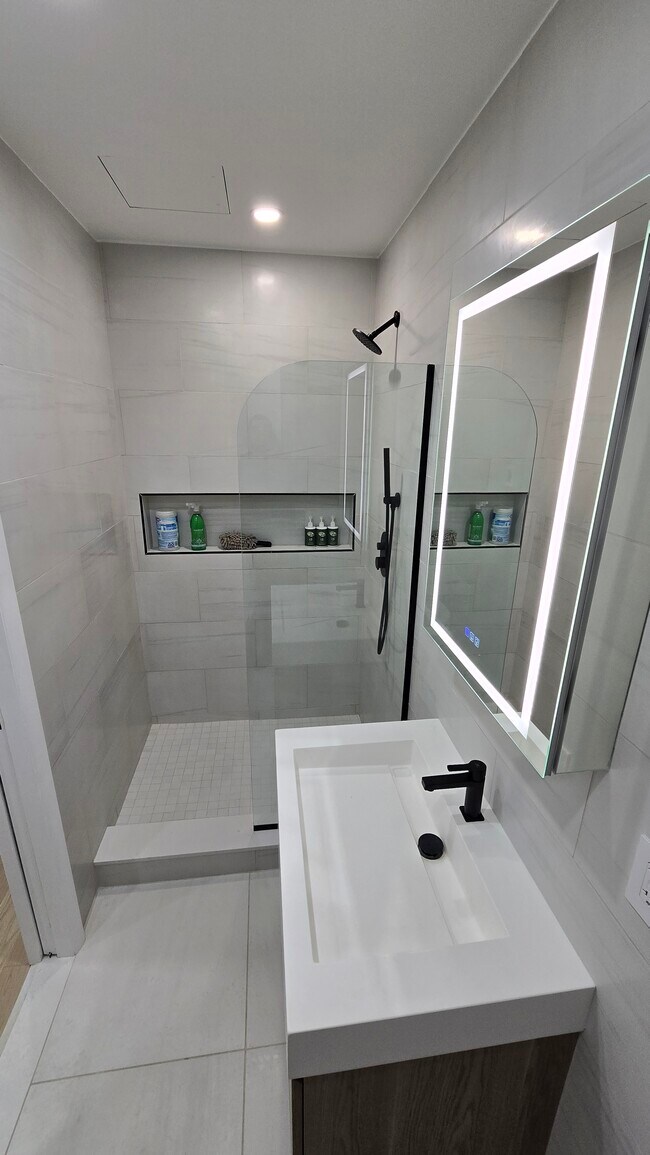 Photo - 88 E East End Ave