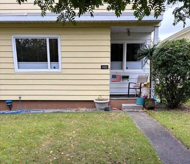Building Photo - 1422 O St Rental