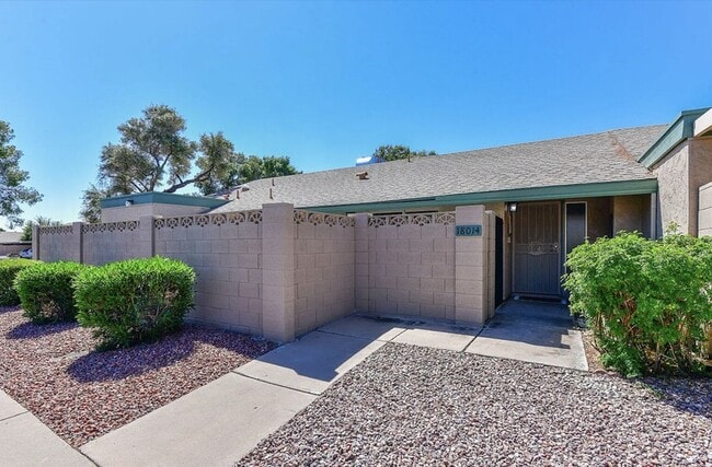 Building Photo - 18014 N 45th Ave