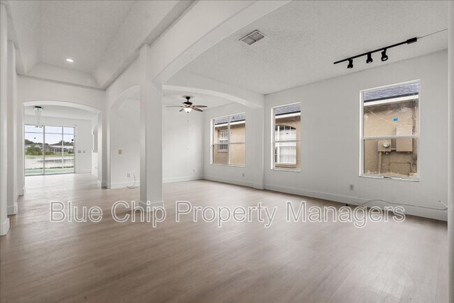 Photo - 1923 Bridgeview Cir