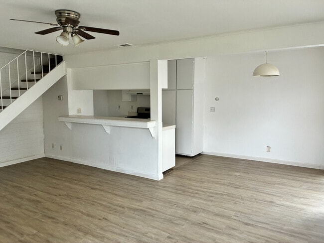 Building Photo - 4714 Greenholme Dr Unit 3