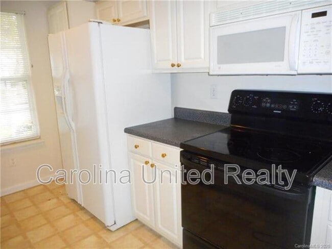 Photo - 1957 University Heights Ln