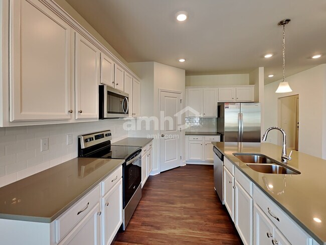 Photo - 788 Carnaby Ln