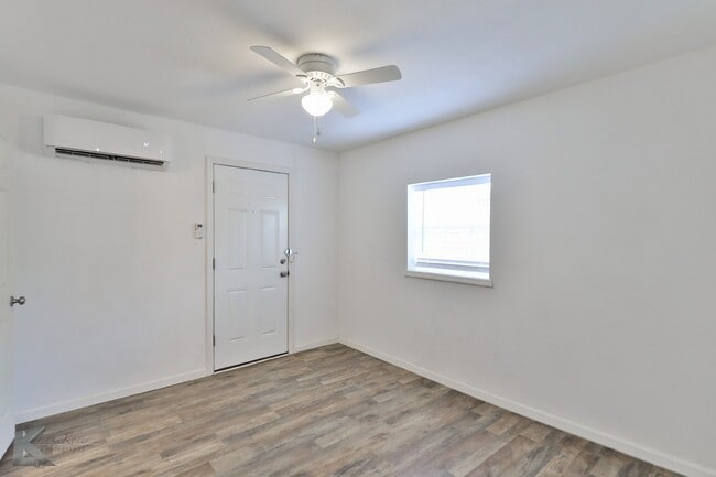 Photo - 2157 Green St