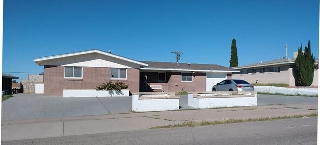 Building Photo - 112 De Leon Dr