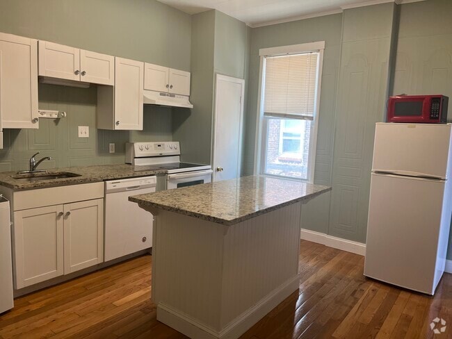 Building Photo - 1723 Bank St Rental