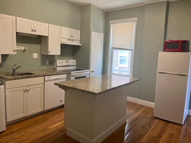 Building Photo - 1723 Bank St Unit C Rental