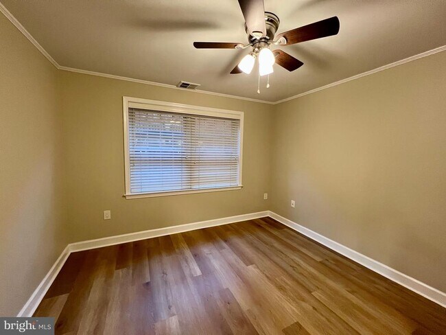Photo - 6924 Fairfax Dr Unit 132