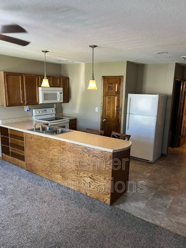 Photo - 210 E Bland St