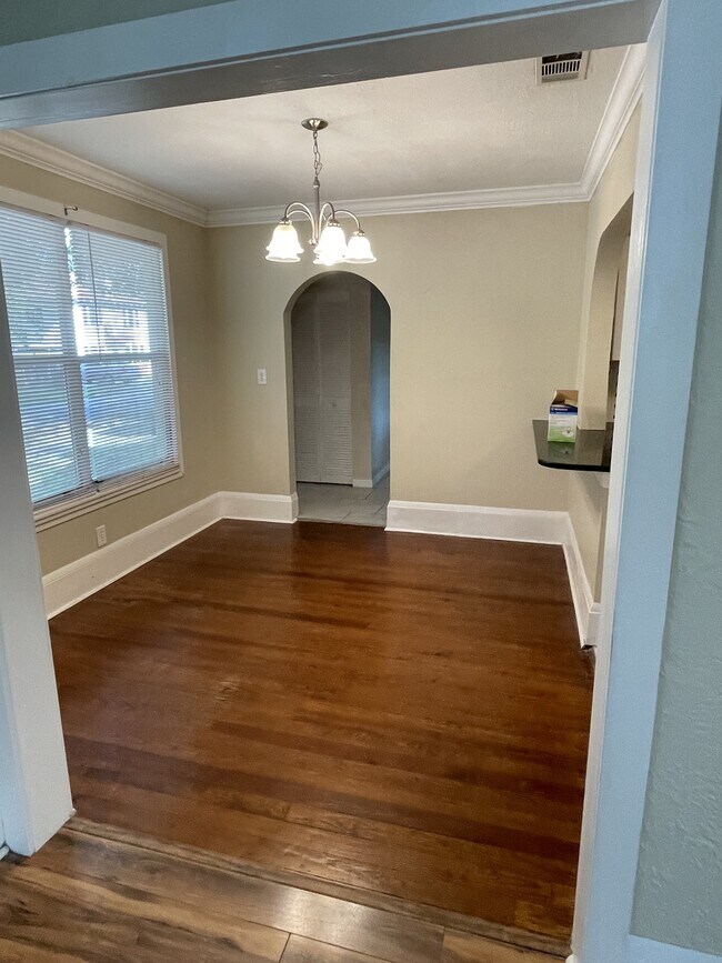 Photo - 902 W Church St