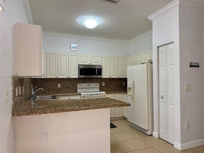 Building Photo - 2741 NE 4th St Unit 203 Rental