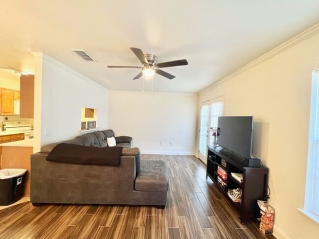 Photo - 703 Majestic Dr