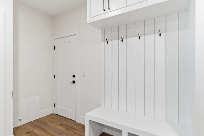 Photo - 3517 42 St SW