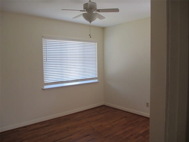 Building Photo - 3607 Murworth Dr Unit 3
