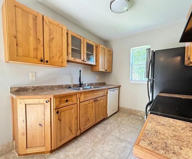 Photo - 3 Bedroom Home with Private Upstairs Suite