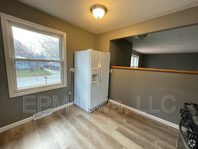 Building Photo - 1242 Edgewood Dr Rental