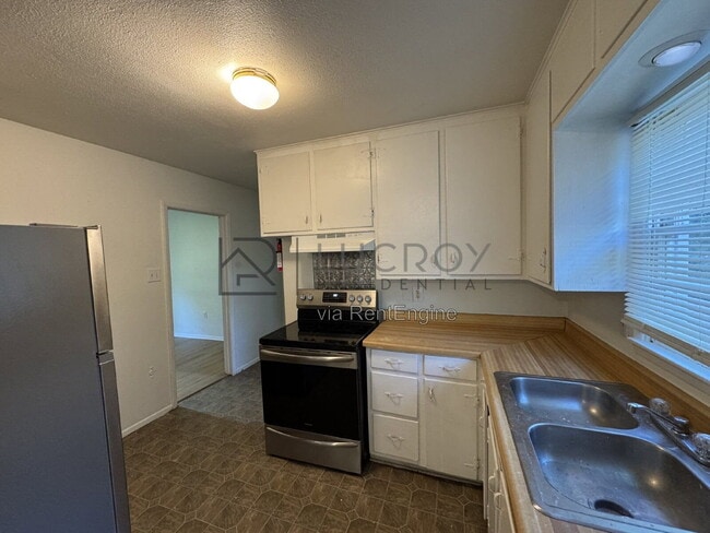 Photo - 2716 Woodside Dr