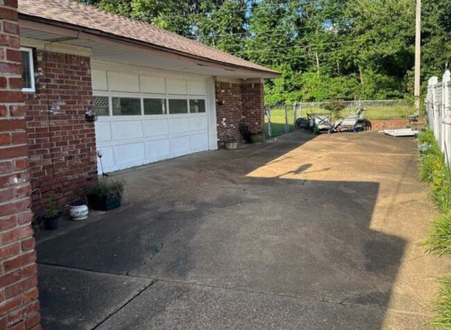 Photo - 2416 Rozelle St