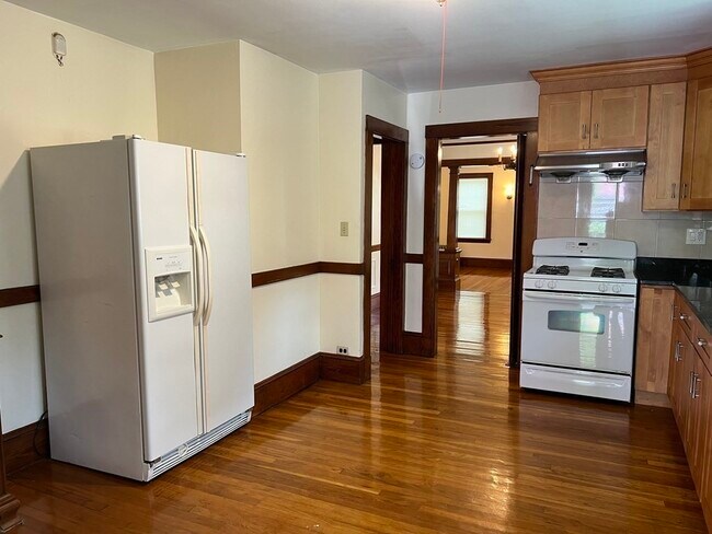 277 Lexington St Unit 1/F
