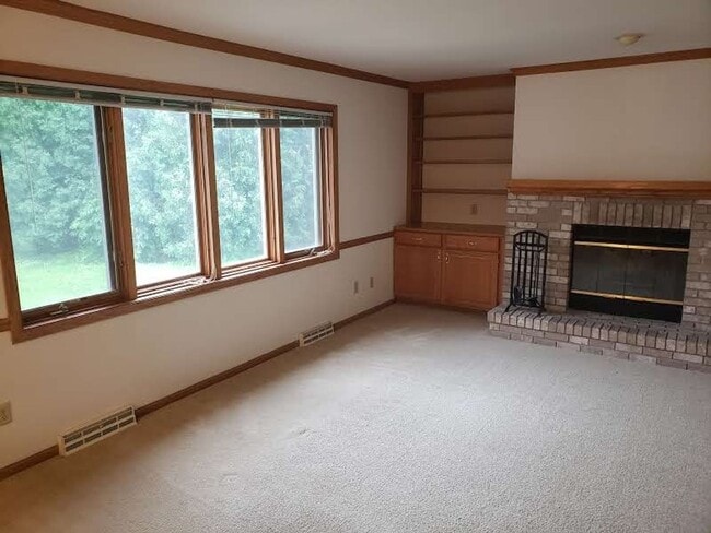 Photo - Spacious 3 bedroom, 2 1/2 bath Duplex