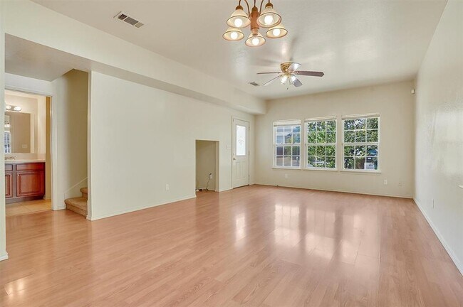 Photo - 2115 E 18th St