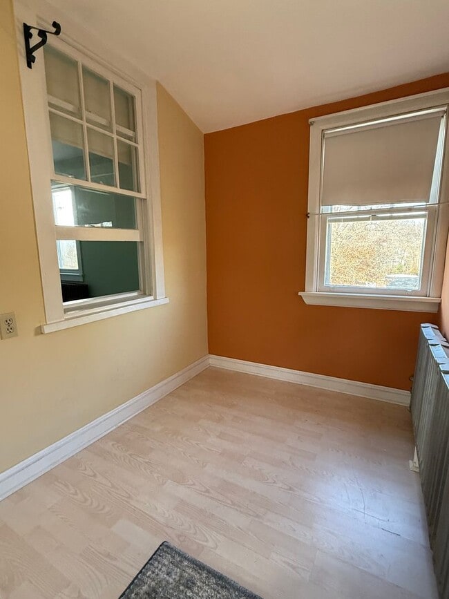 Photo - 815 Grosstown Rd Unit Apt 4 Rear upper level
