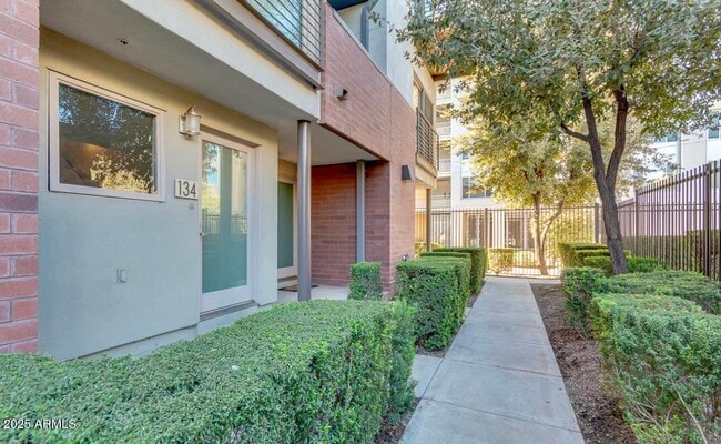 Photo - 525 W Lakeside Dr