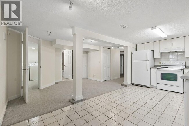 3229 W 11th Ave